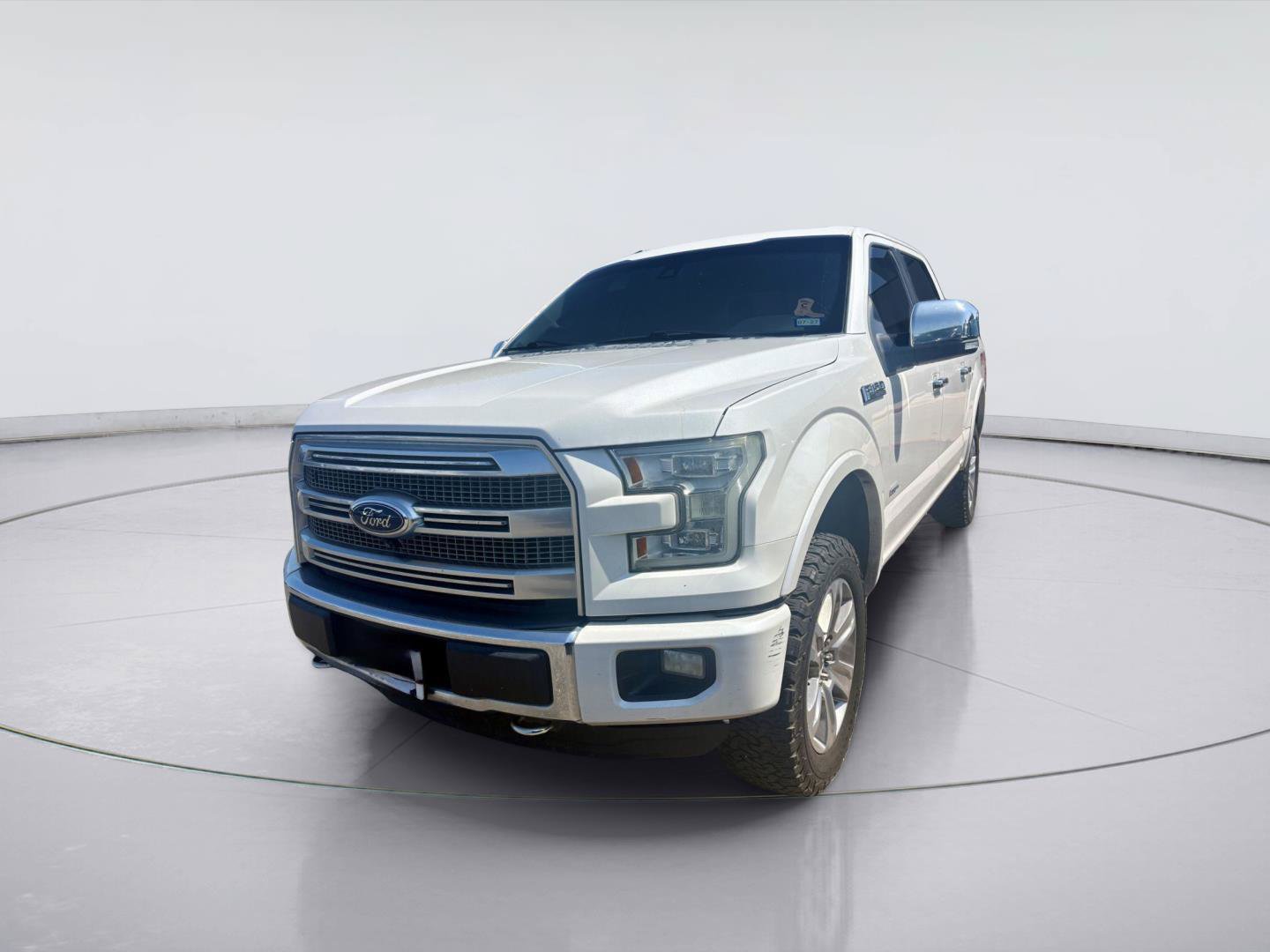 Used 2015 Ford F150 Platinum w/ Equipment Group 701A Luxury AWD/4WD image 8