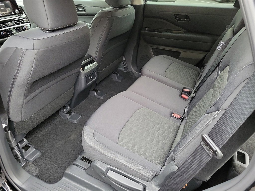 New 2025 Nissan Pathfinder SV image 12