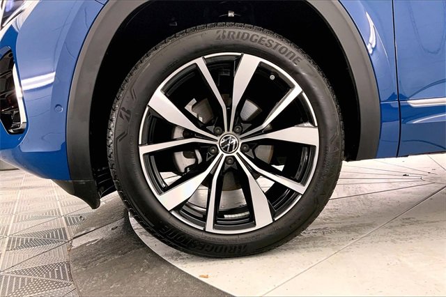 Used 2025 Volkswagen Atlas SEL Premium R-Line image 9