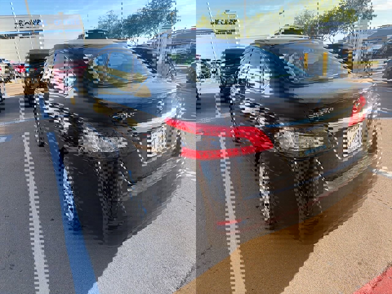 Used 2015 Nissan Sentra S image 10