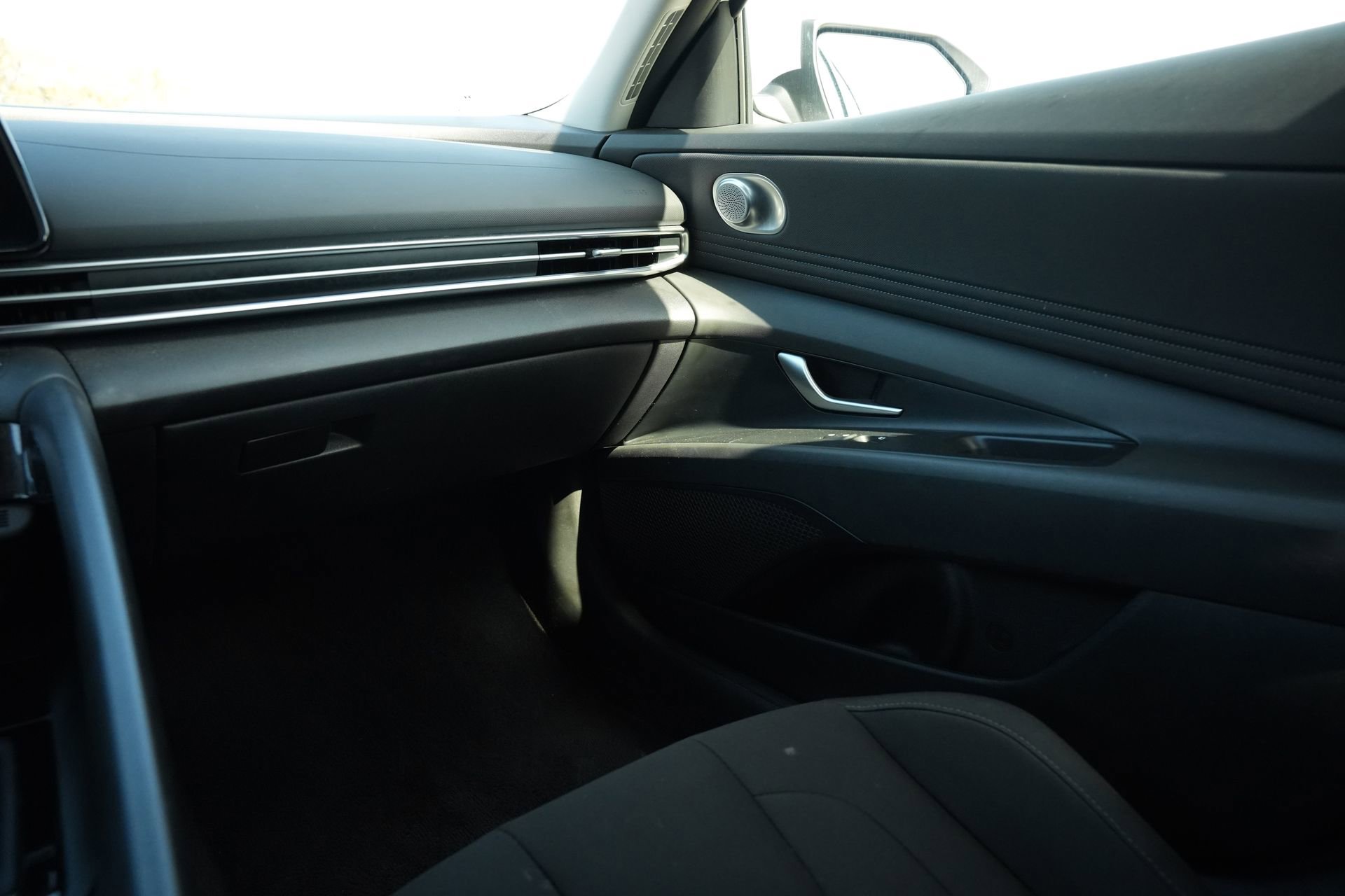 Used 2025 Hyundai Elantra SEL image 8