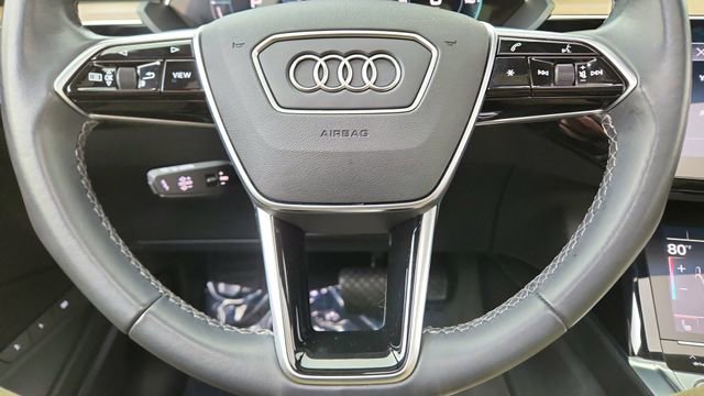 Used 2024 Audi Q8 e-tron Premium Plus w/ Premium Plus Package image 39