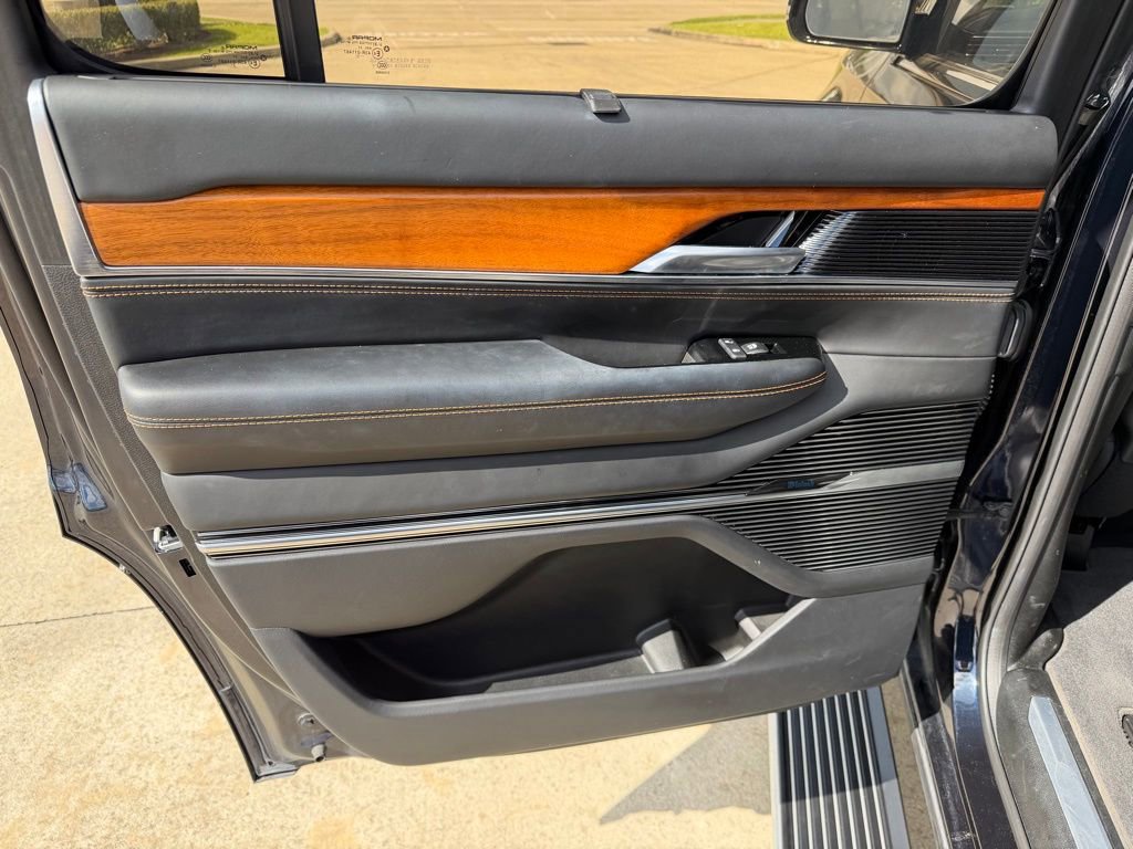 Used 2022 Jeep Grand Wagoneer Series III image 14