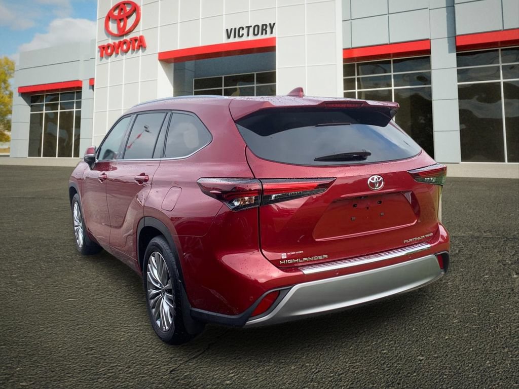 Used 2025 Toyota Highlander Platinum AWD/4WD image 5