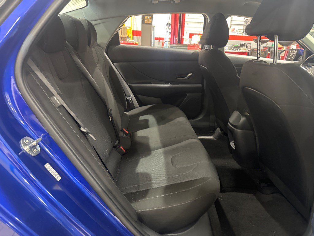 Used 2024 Hyundai Elantra SE FWD image 3