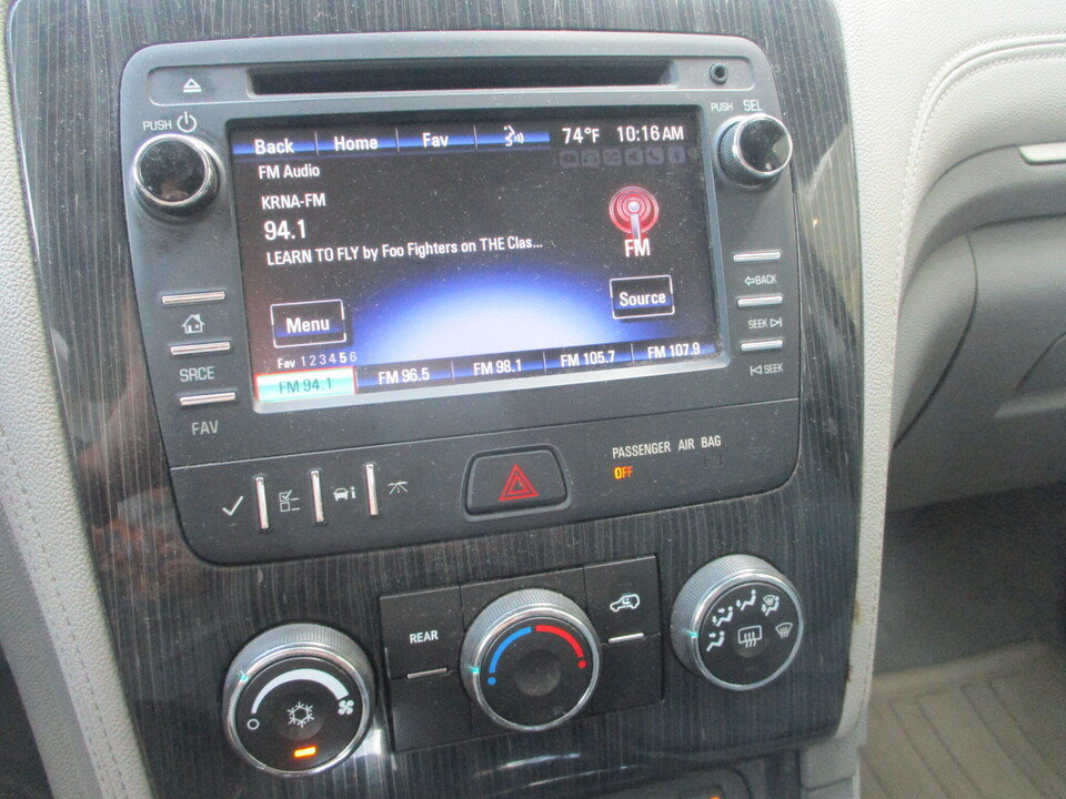 Used 2015 Chevrolet Traverse LT w/ Style and Technology Package FWD image 32