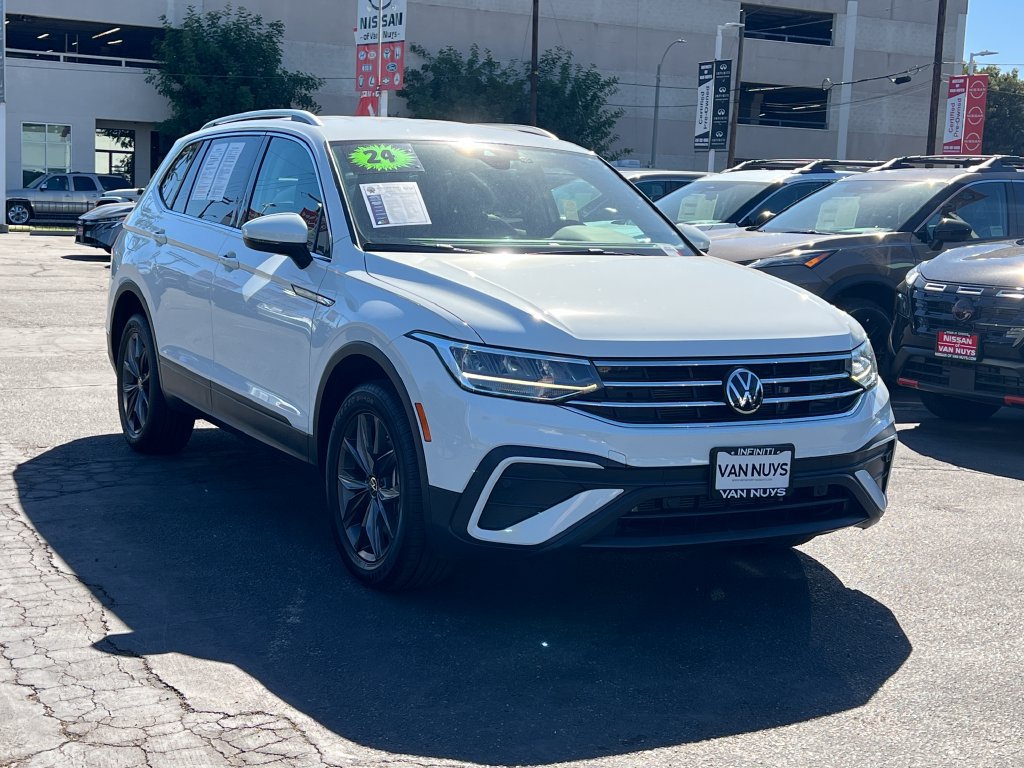 Used 2024 Volkswagen Tiguan SE AWD/4WD image 10