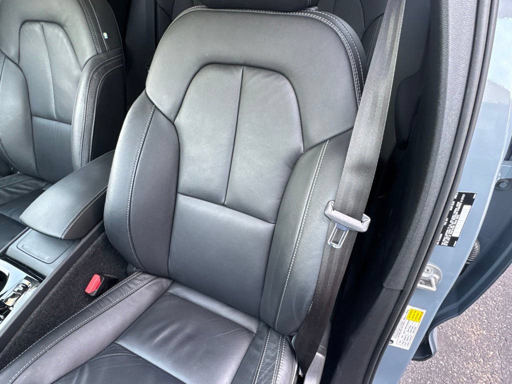 Used 2023 Volvo XC40 B5 Plus AWD/4WD image 32