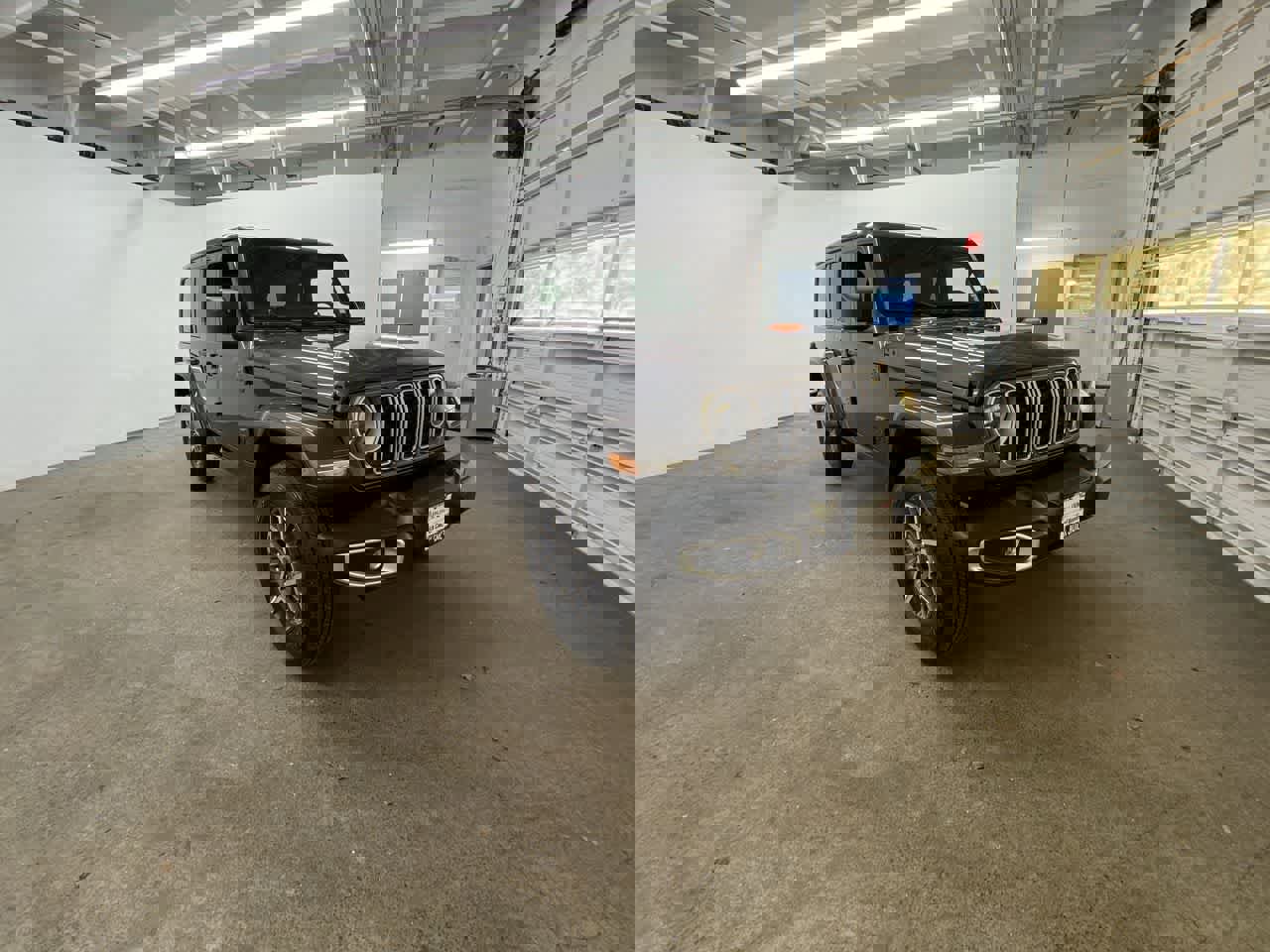 Used 2025 Jeep Wrangler Sahara image 8