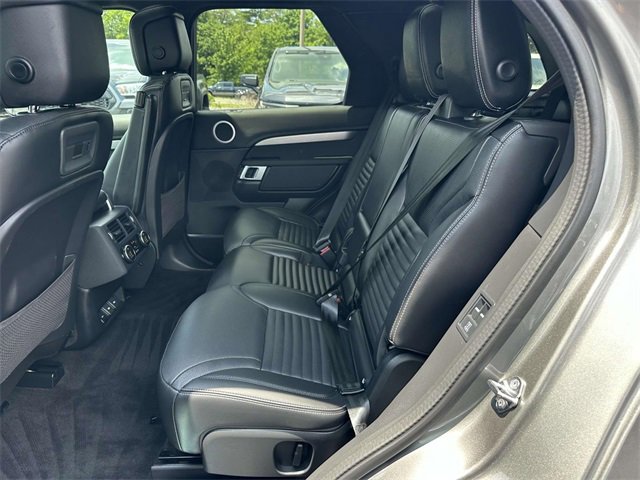 Used 2024 Land Rover Discovery Dynamic SE image 11