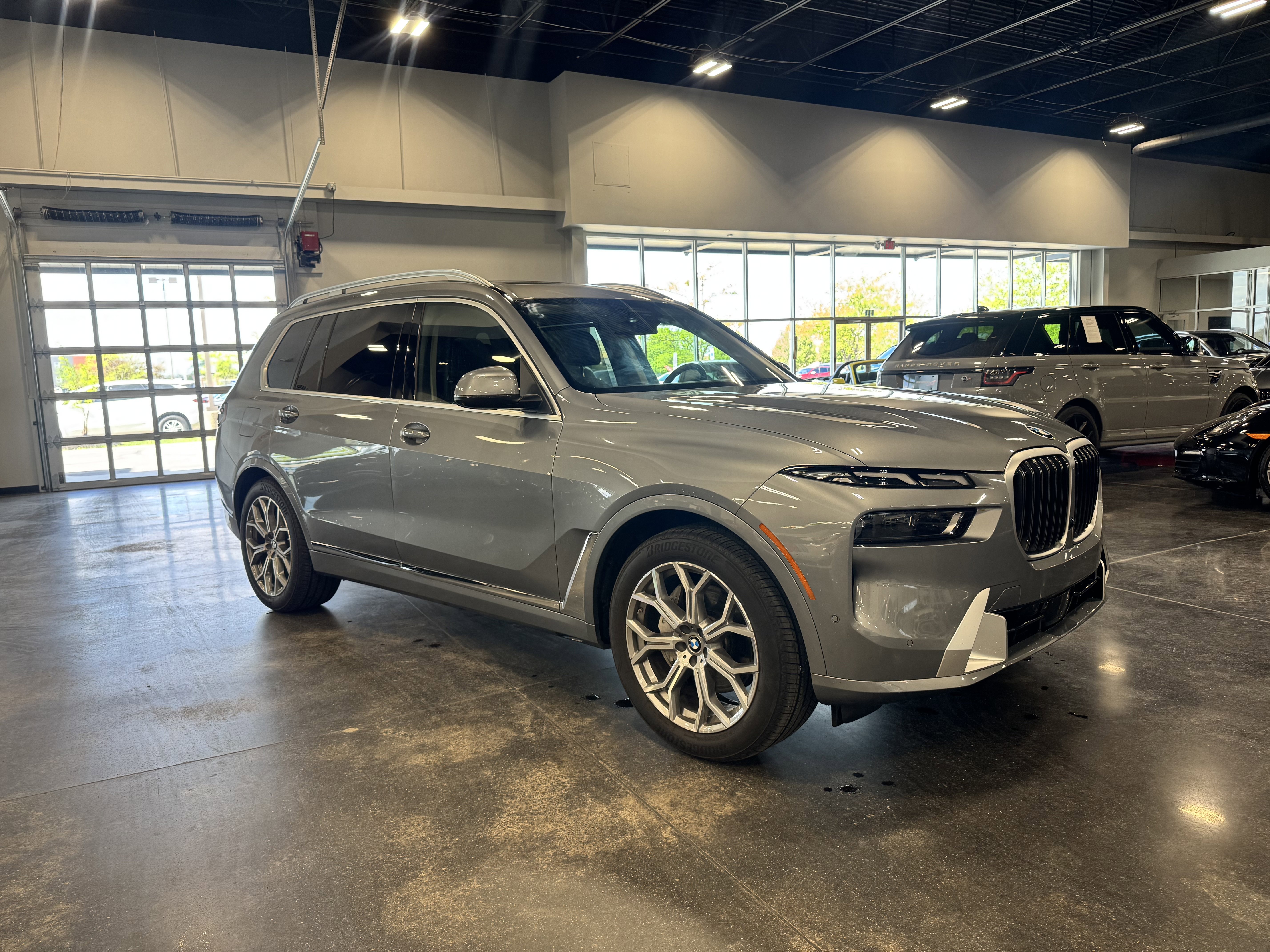 Used 2025 BMW X7 xDrive40i w/ Premium Package image 16