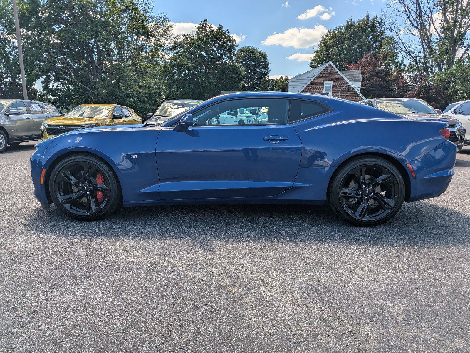 Used 2023 Chevrolet Camaro LT w/ Technology Package RWD image 4
