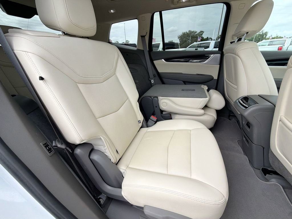Used 2024 Cadillac XT6 Premium Luxury w/ LPO, Floor Liner Package AWD/4WD image 33
