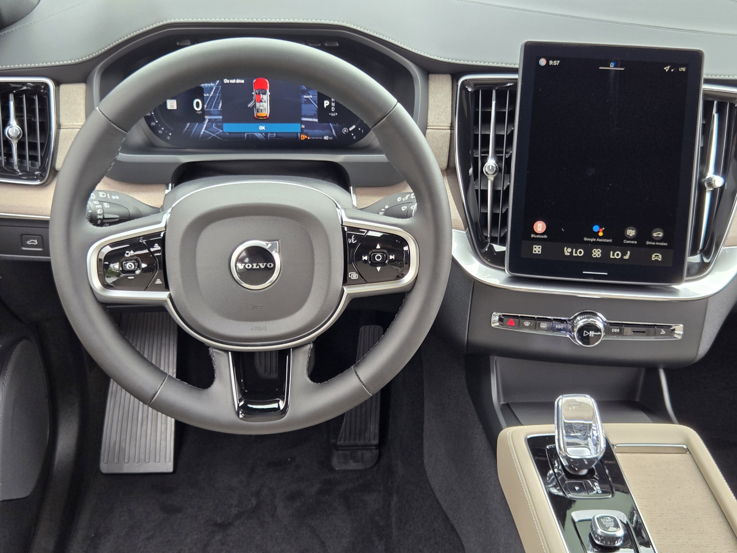 Used 2026 Volvo XC90 B6 Plus w/ Protection Package Premier AWD/4WD image 24