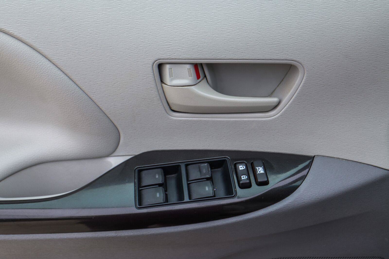 Used 2011 Toyota Sienna LE w/ Towing Pkg FWD image 29