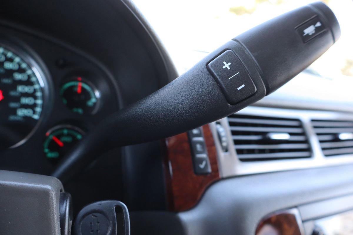 Used 2013 Chevrolet Suburban LT image 34