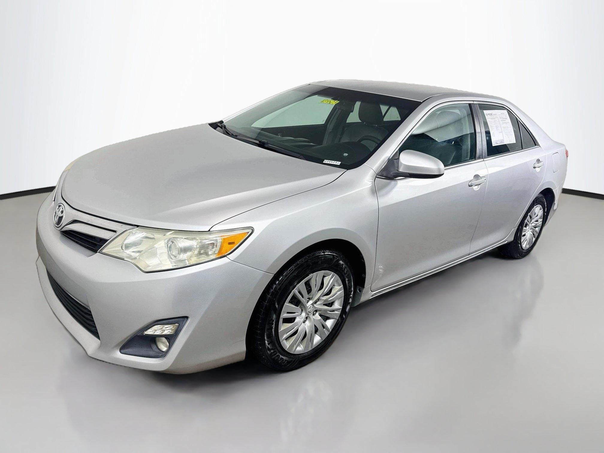 Used 2013 Toyota Camry LE FWD image 3