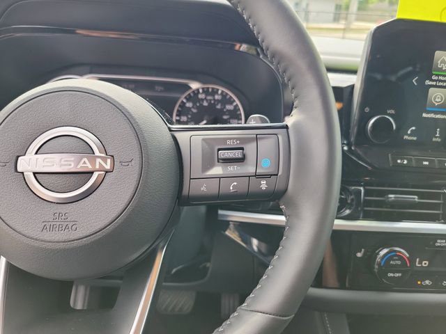 Used 2025 Nissan Pathfinder SL AWD/4WD image 17