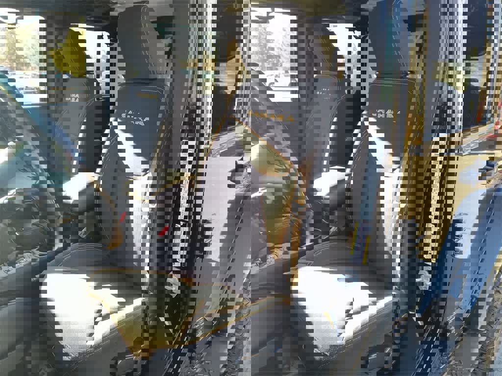 Used 2013 Jeep Wrangler Unlimited Sahara w/ Max Tow Pkg image 11