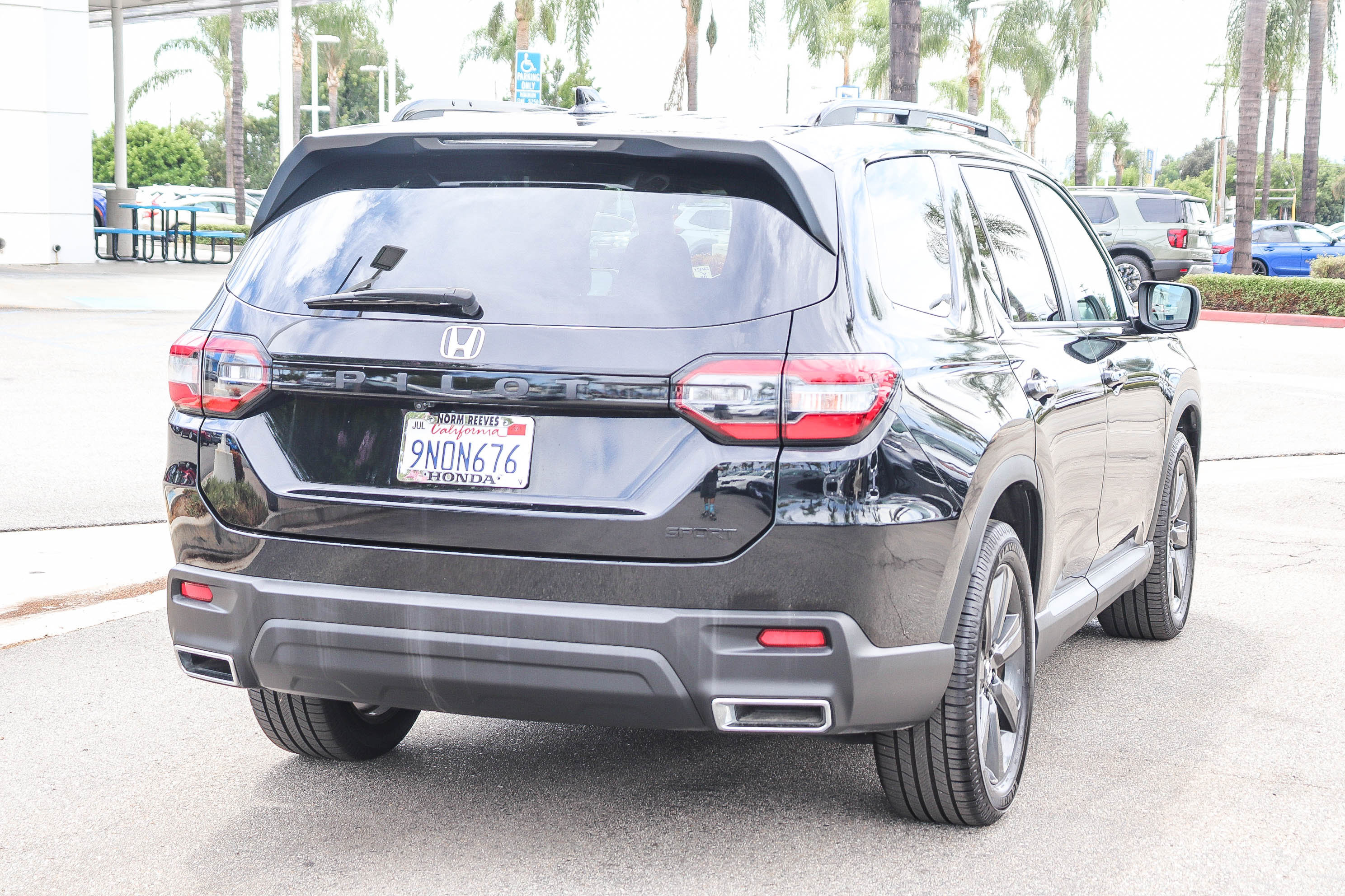 Certified 2025 Honda Pilot Sport image 11