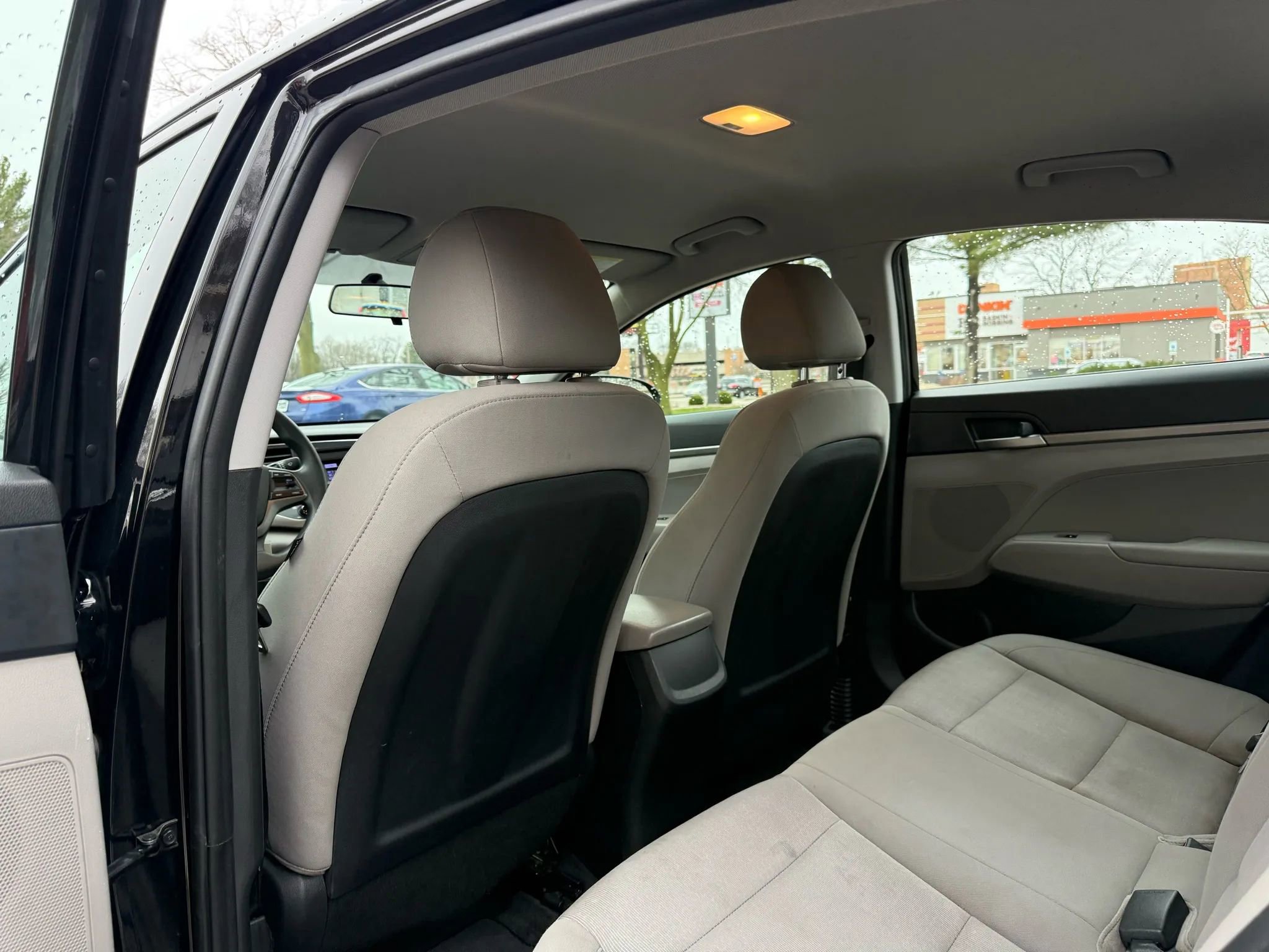 Used 2018 Hyundai Elantra SE image 13