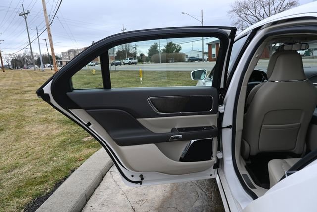 Used 2017 Lincoln Continental Reserve w/ Technology Package image 23