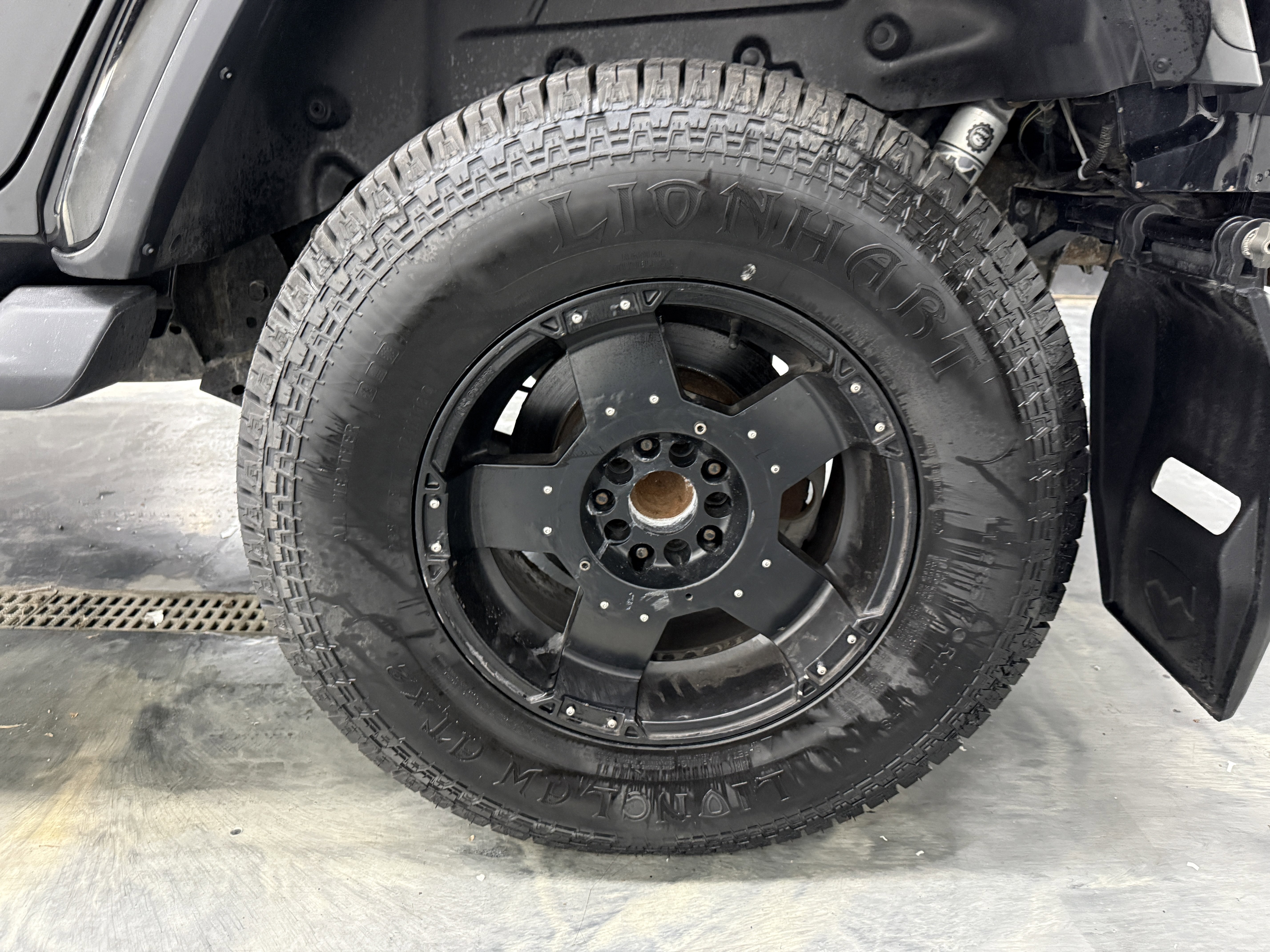 Used 2018 Jeep Wrangler Unlimited Sahara w/ Uconnect 4C Nav & Sound Group AWD/4WD image 28