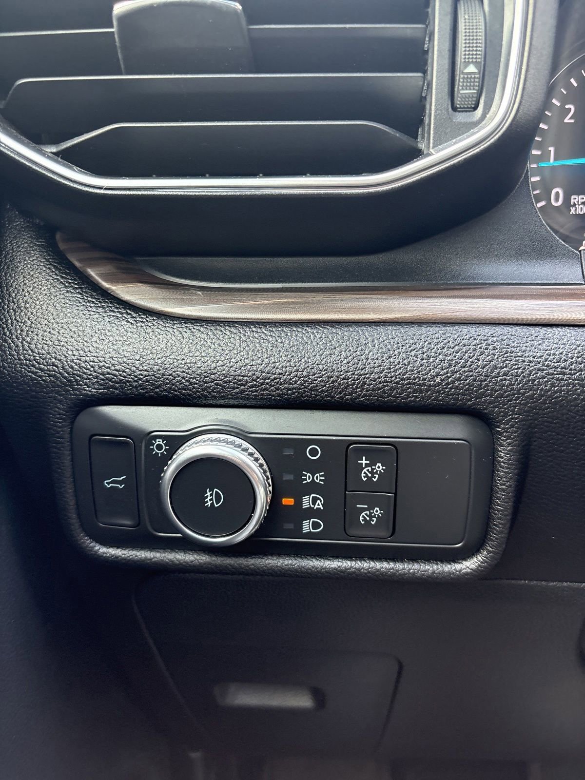 Used 2021 Ford Explorer Limited w/ Equipment Group 301A RWD image 8