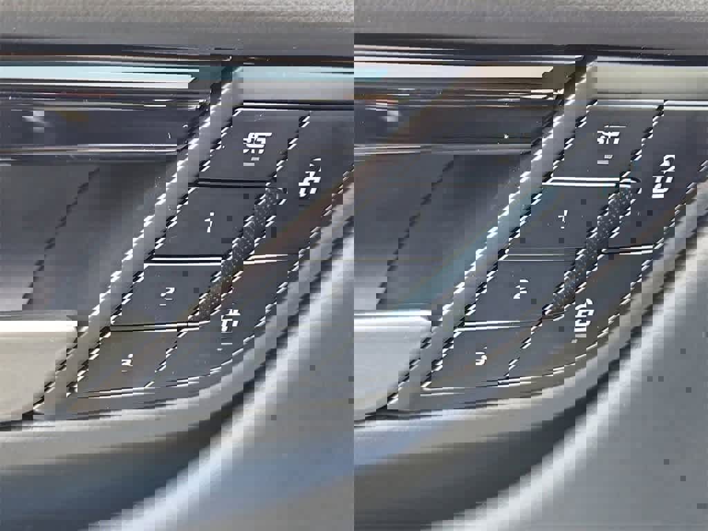 Certified 2025 Porsche Macan 4S Electric image 23