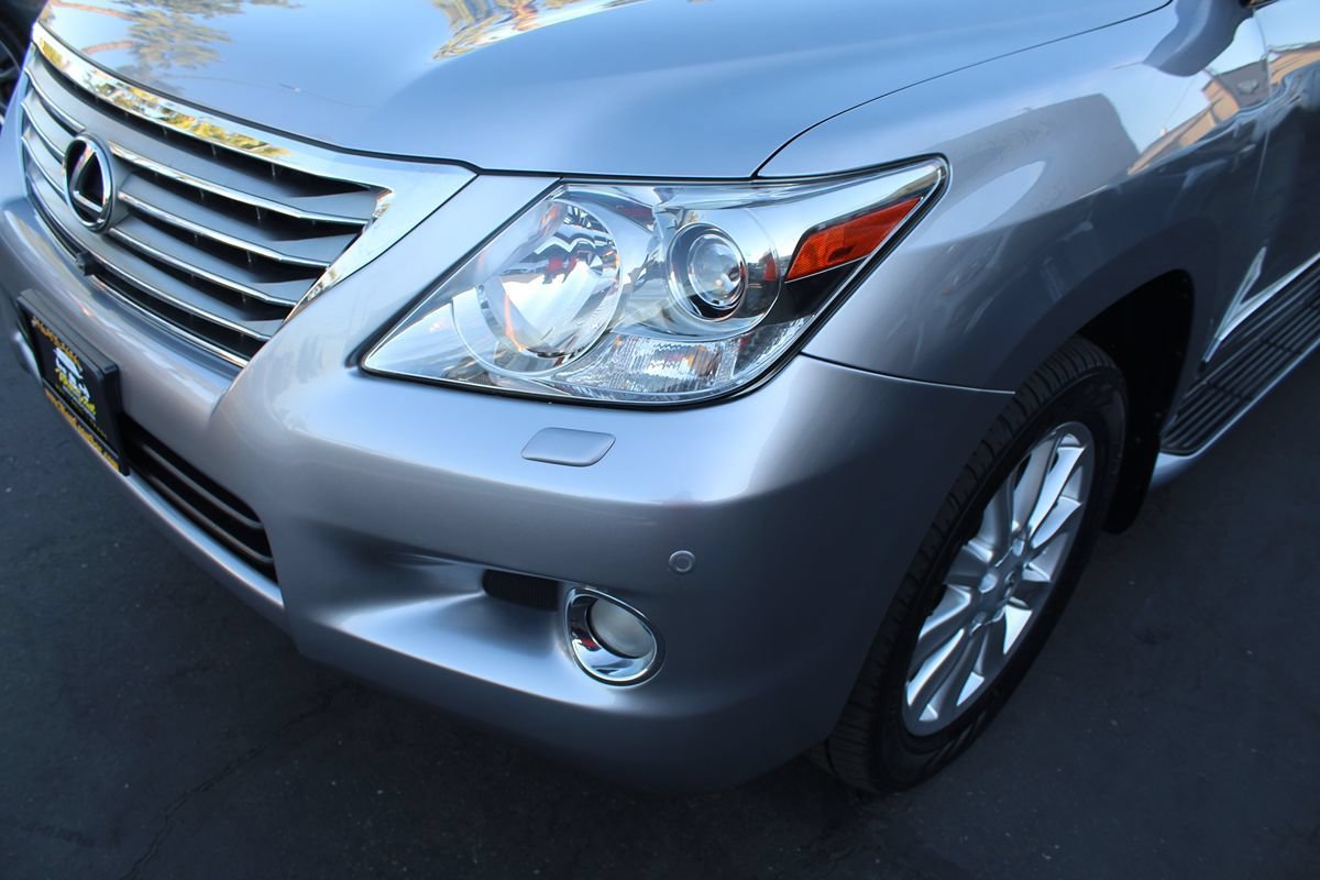 Used 2008 Lexus LX 570 4WD w/ Technology Pkg image 10