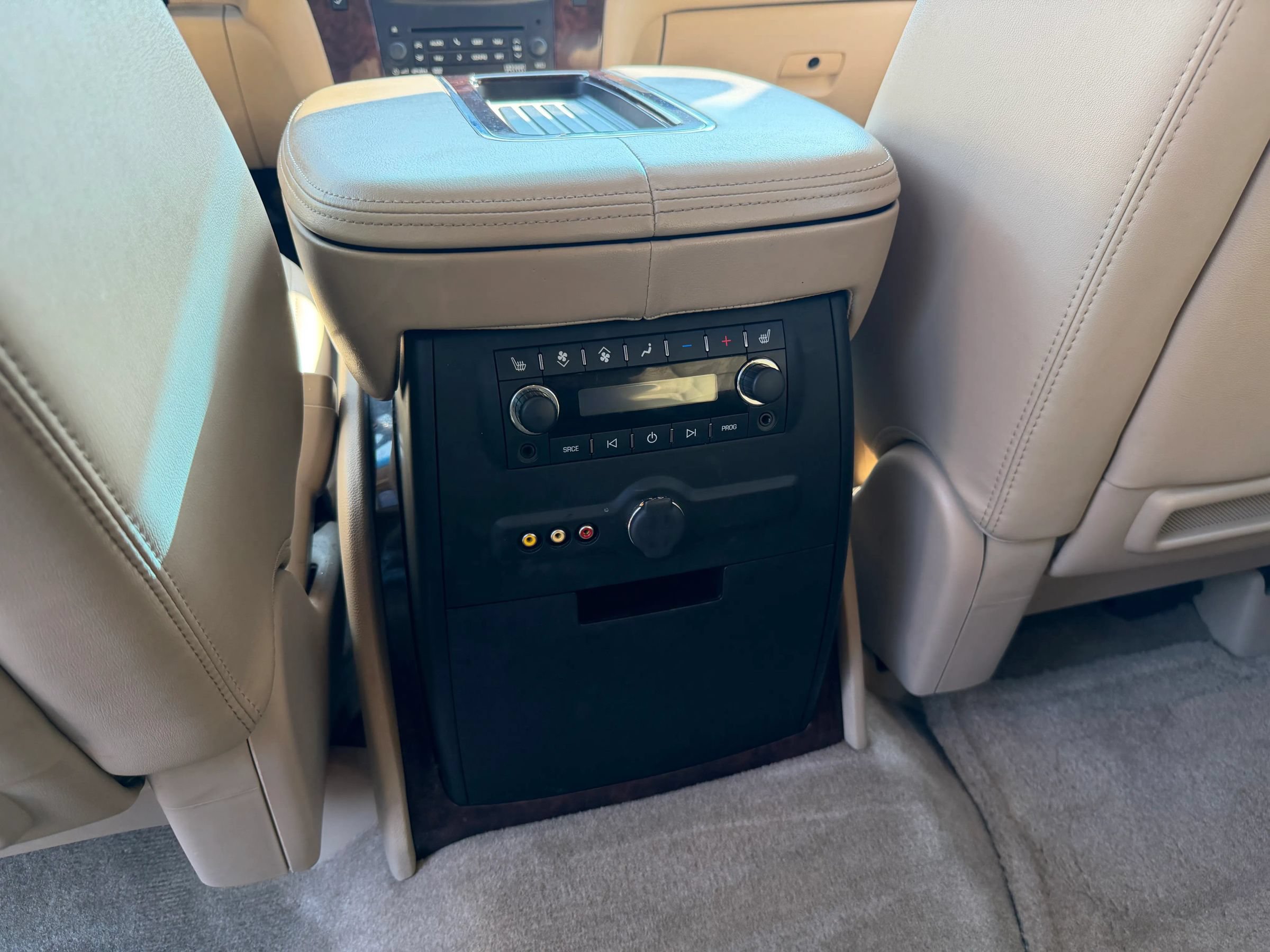 Used 2013 Cadillac Escalade ESV Premium RWD image 14