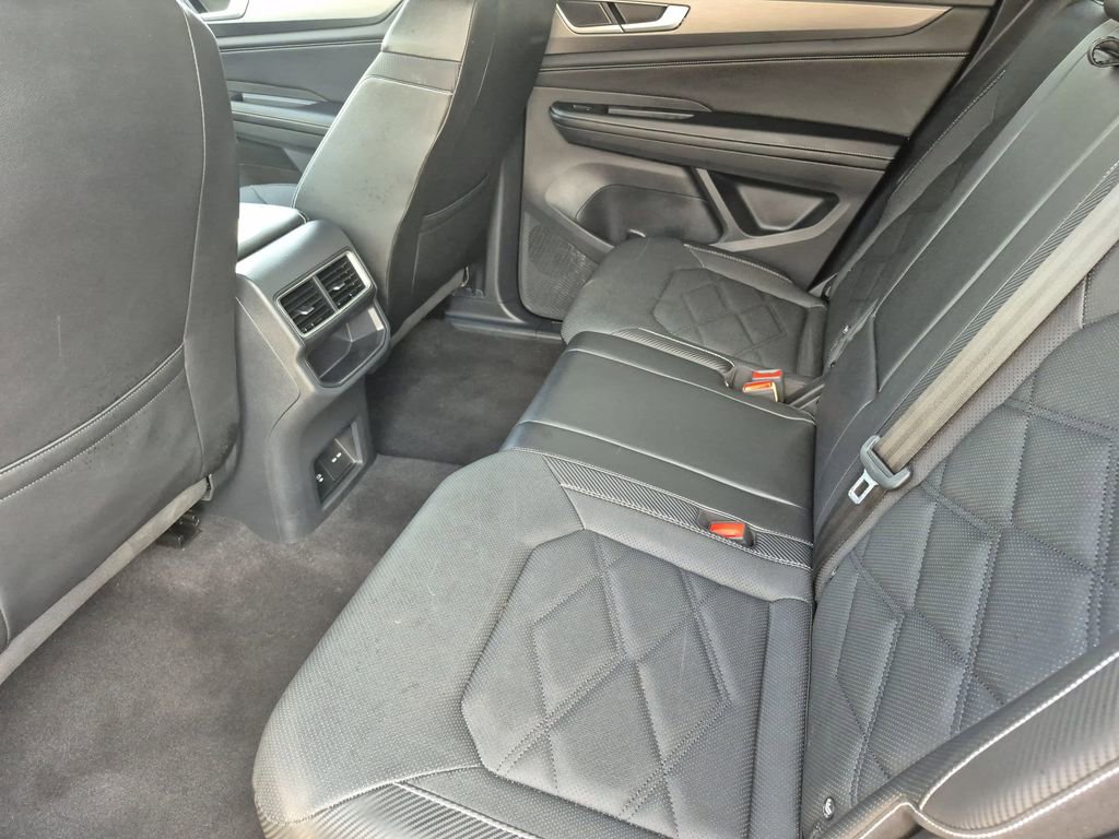 Used 2024 Volkswagen Atlas Cross Sport SE image 12