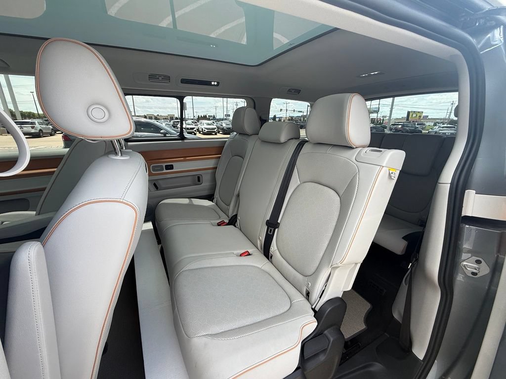 Certified 2025 Volkswagen ID. Buzz 1st Edition RWD image 9