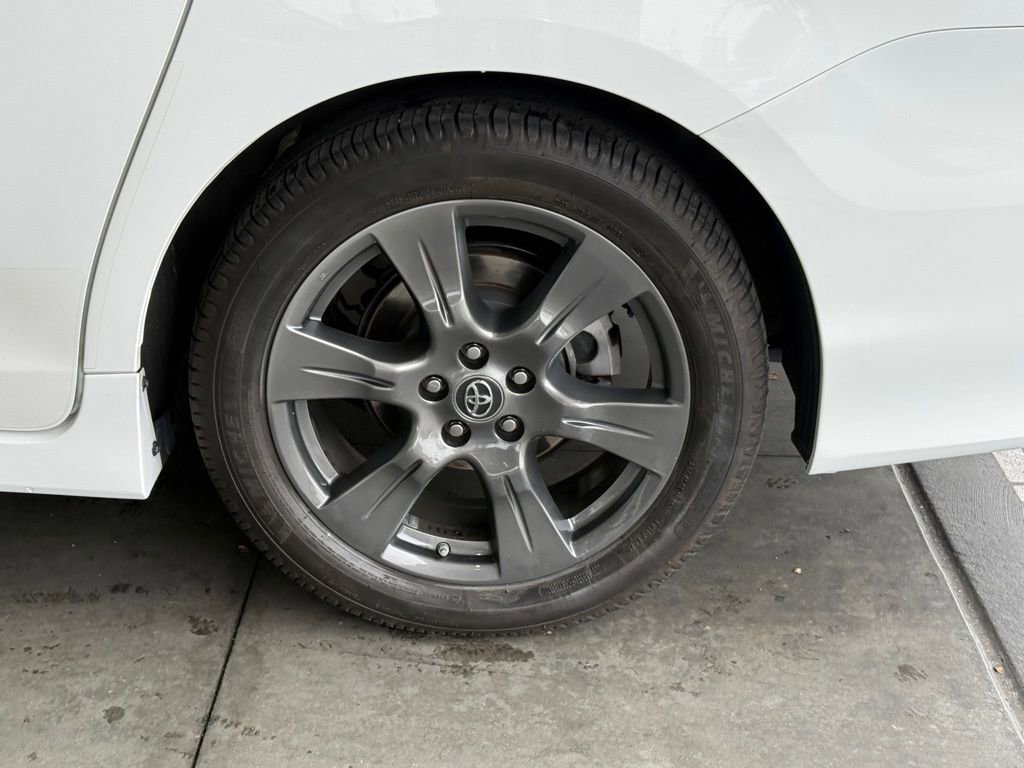 Certified 2019 Toyota Sienna SE image 16