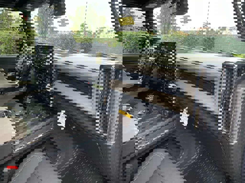 New 2026 GMC Hummer EV 4x4 Crew Cab w/ LPO, Dark Essentials Package image 29