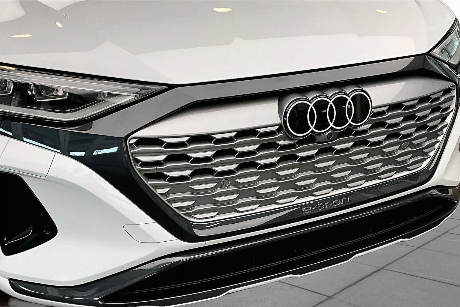 Used 2024 Audi Q8 e-tron Premium Plus w/ Premium Plus Package AWD/4WD image 30
