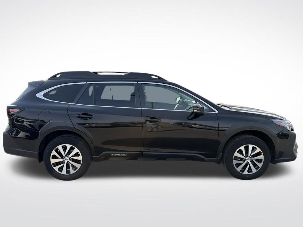 Used 2023 Subaru Outback Premium image 8