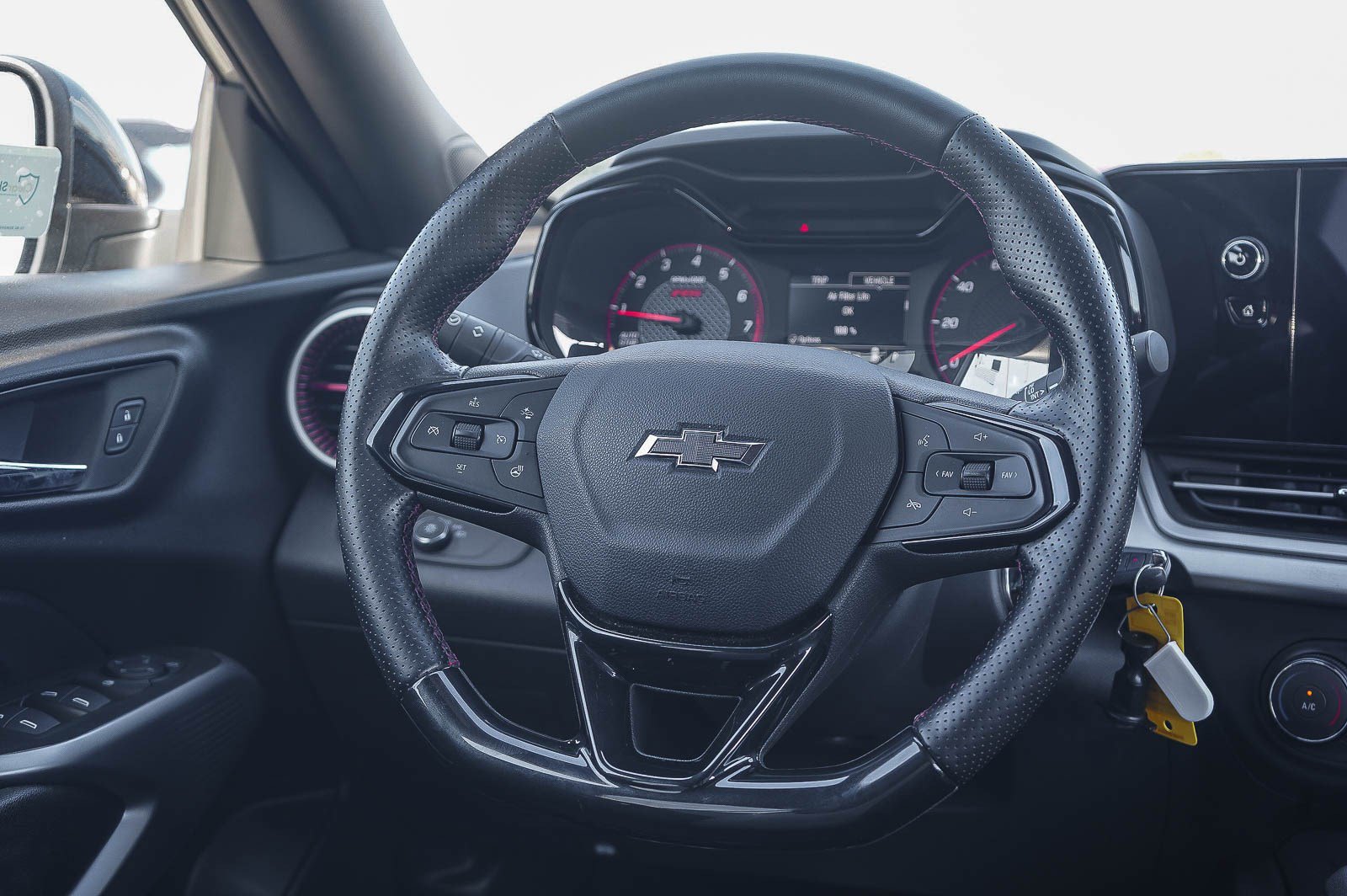 Used 2026 Chevrolet Trax RS FWD image 17