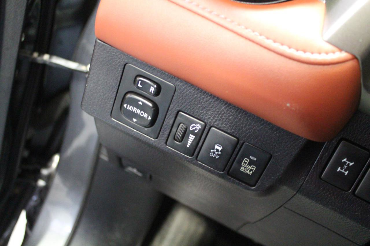 Used 2015 Toyota RAV4 Limited w/ Technology Package image 11