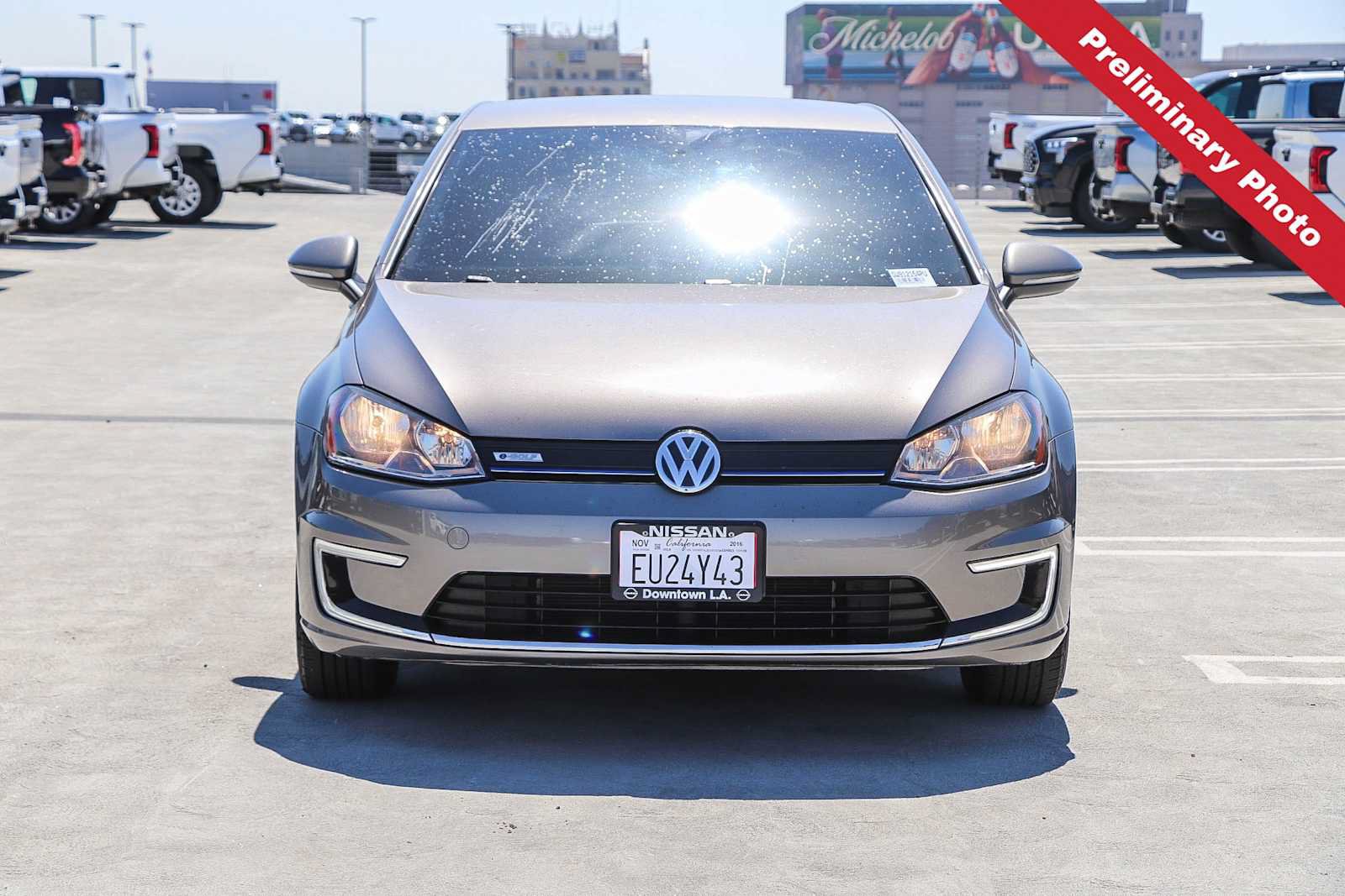 Used 2016 Volkswagen e-Golf SE FWD image 2