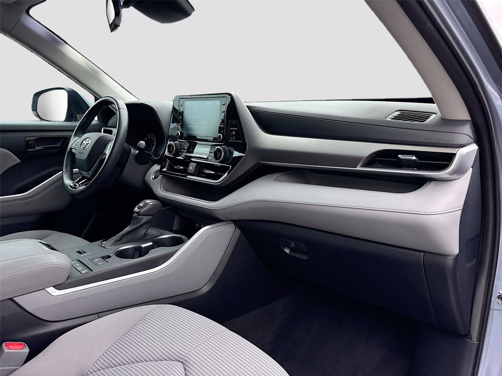 Used 2021 Toyota Highlander LE image 32