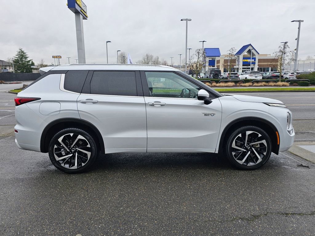 Used 2024 Mitsubishi Outlander SEL image 4