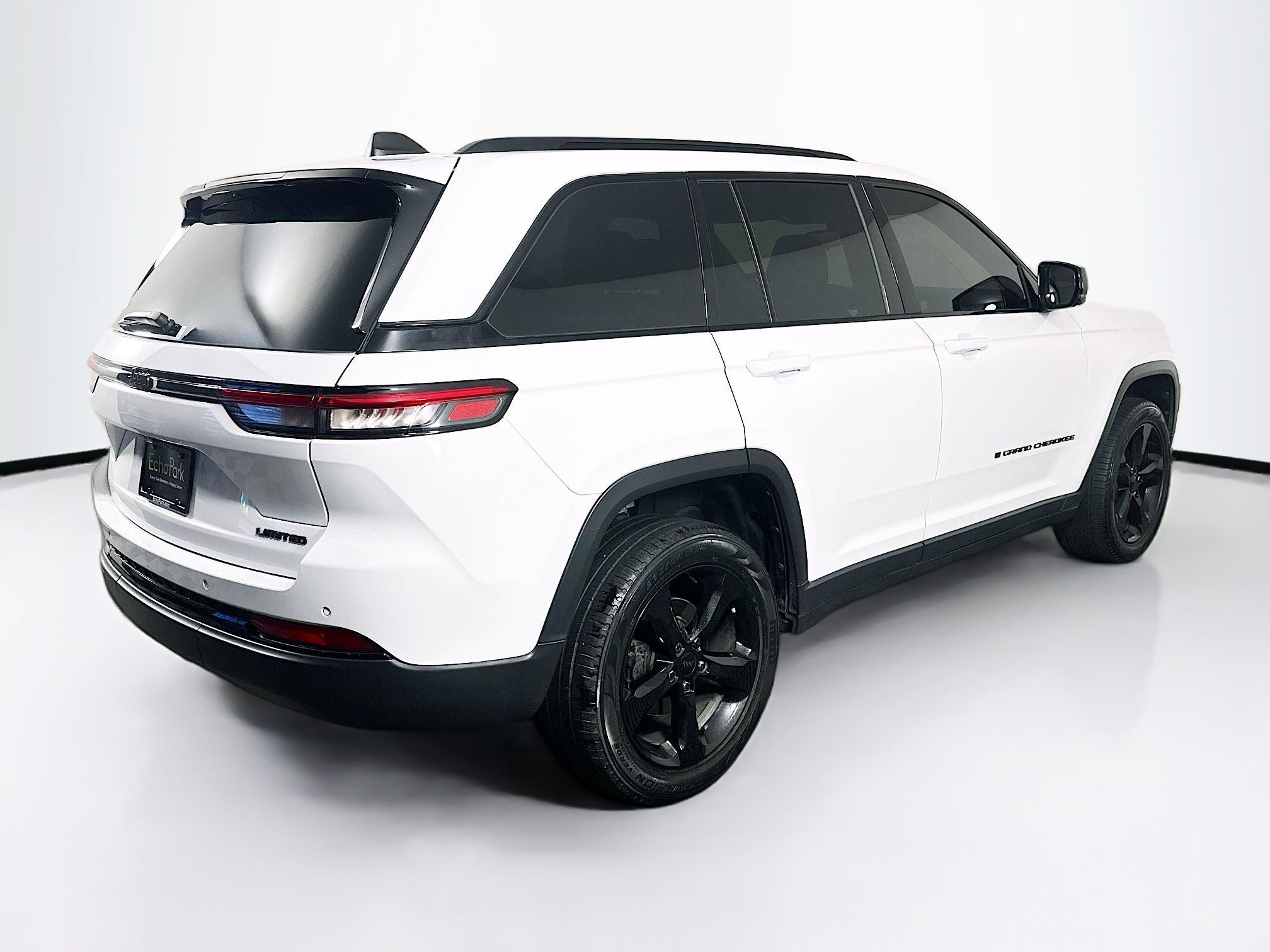 Used 2023 Jeep Grand Cherokee Limited w/ Black Appearance Package RWD image 9