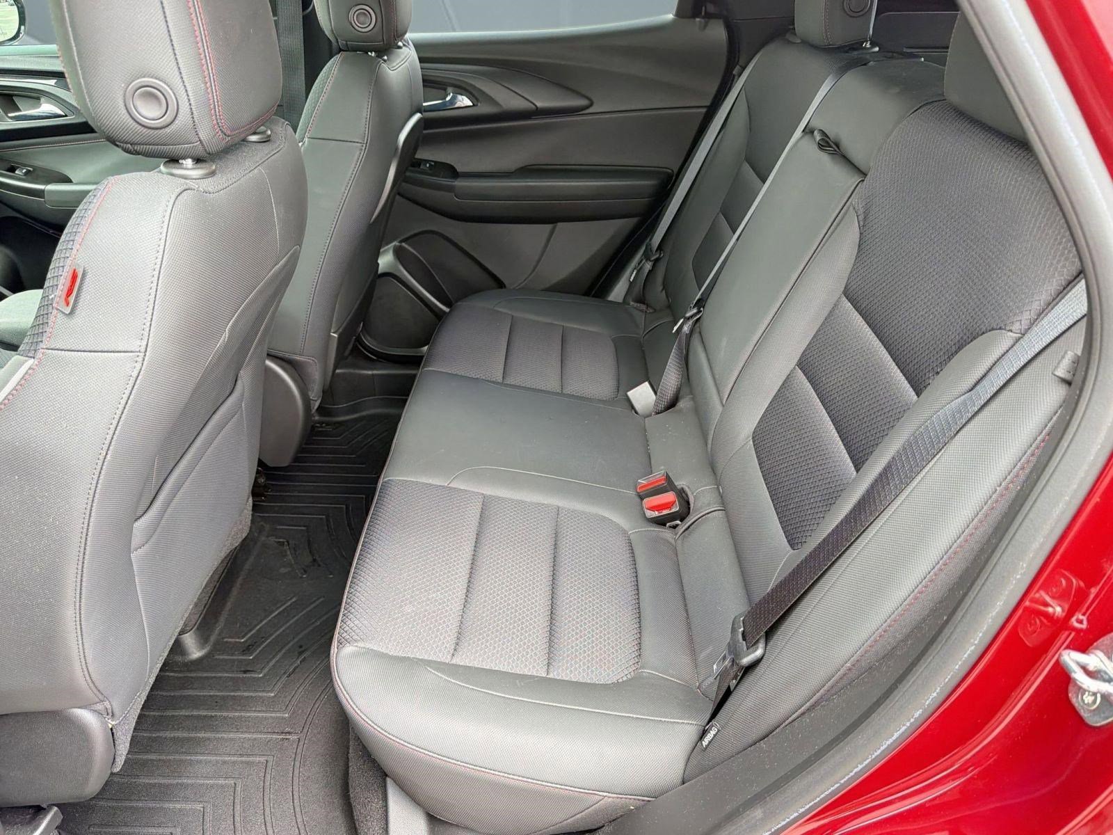 Used 2023 Chevrolet TrailBlazer RS w/ Sun and Liftgate Package FWD image 13