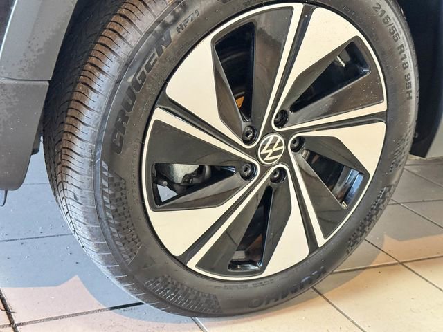 Used 2024 Volkswagen Taos SE w/ Panoramic Sunroof Package image 14