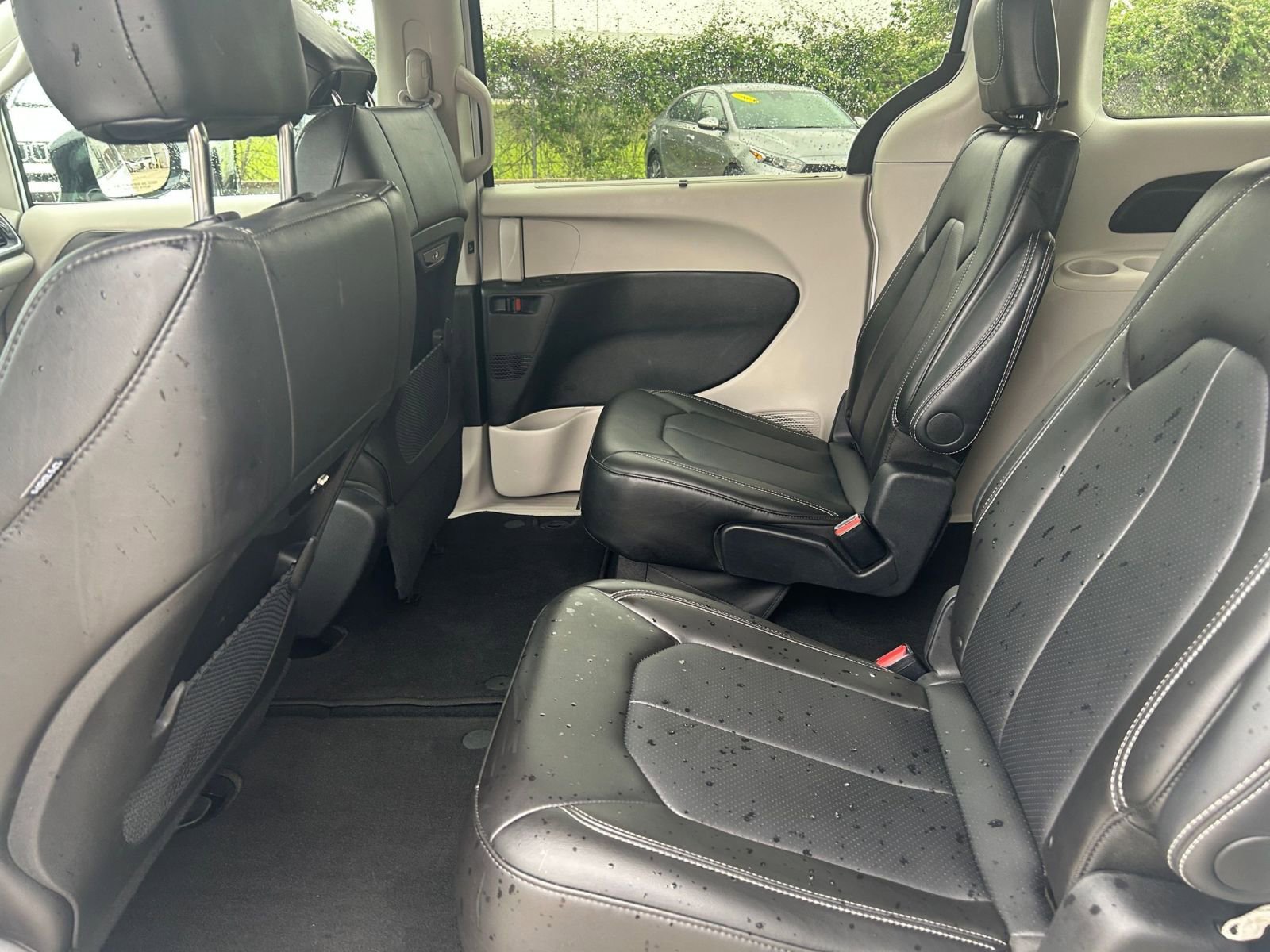 Used 2024 Chrysler Pacifica Touring-L image 41