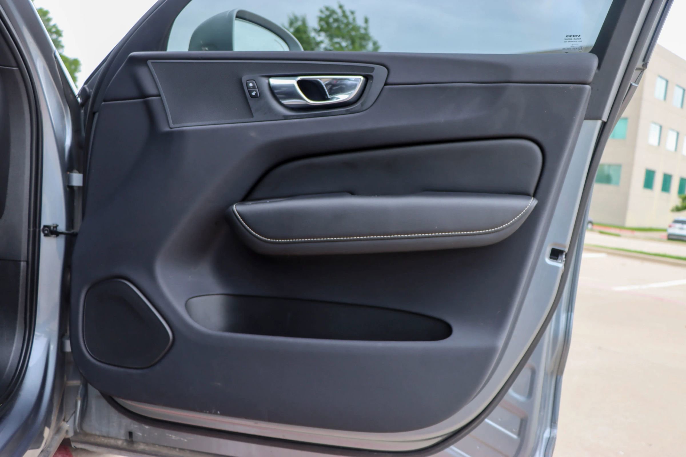 Used 2018 Volvo XC60 T5 R-Design w/ Convenience Package image 10