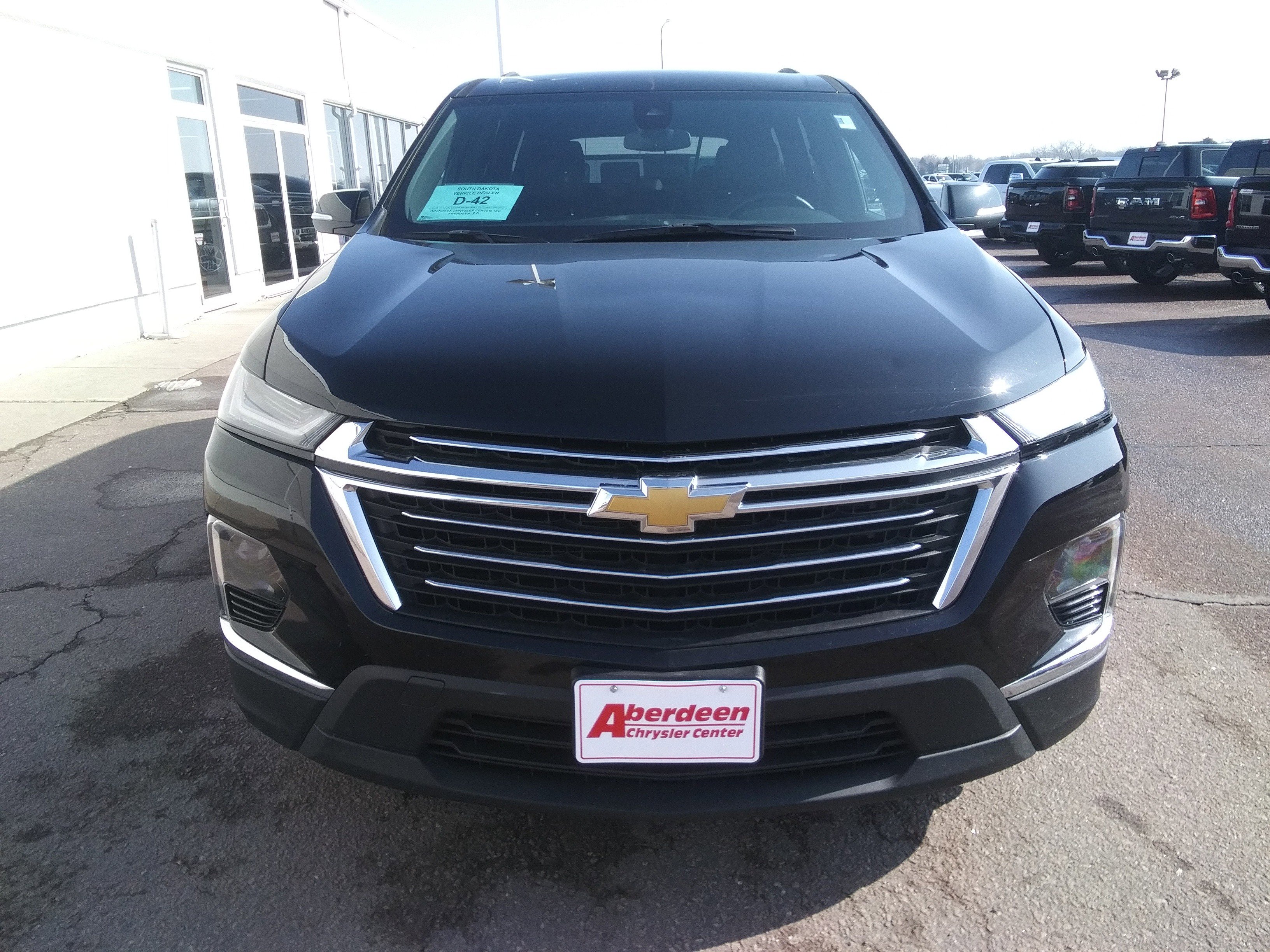 Used 2023 Chevrolet Traverse LT image 3