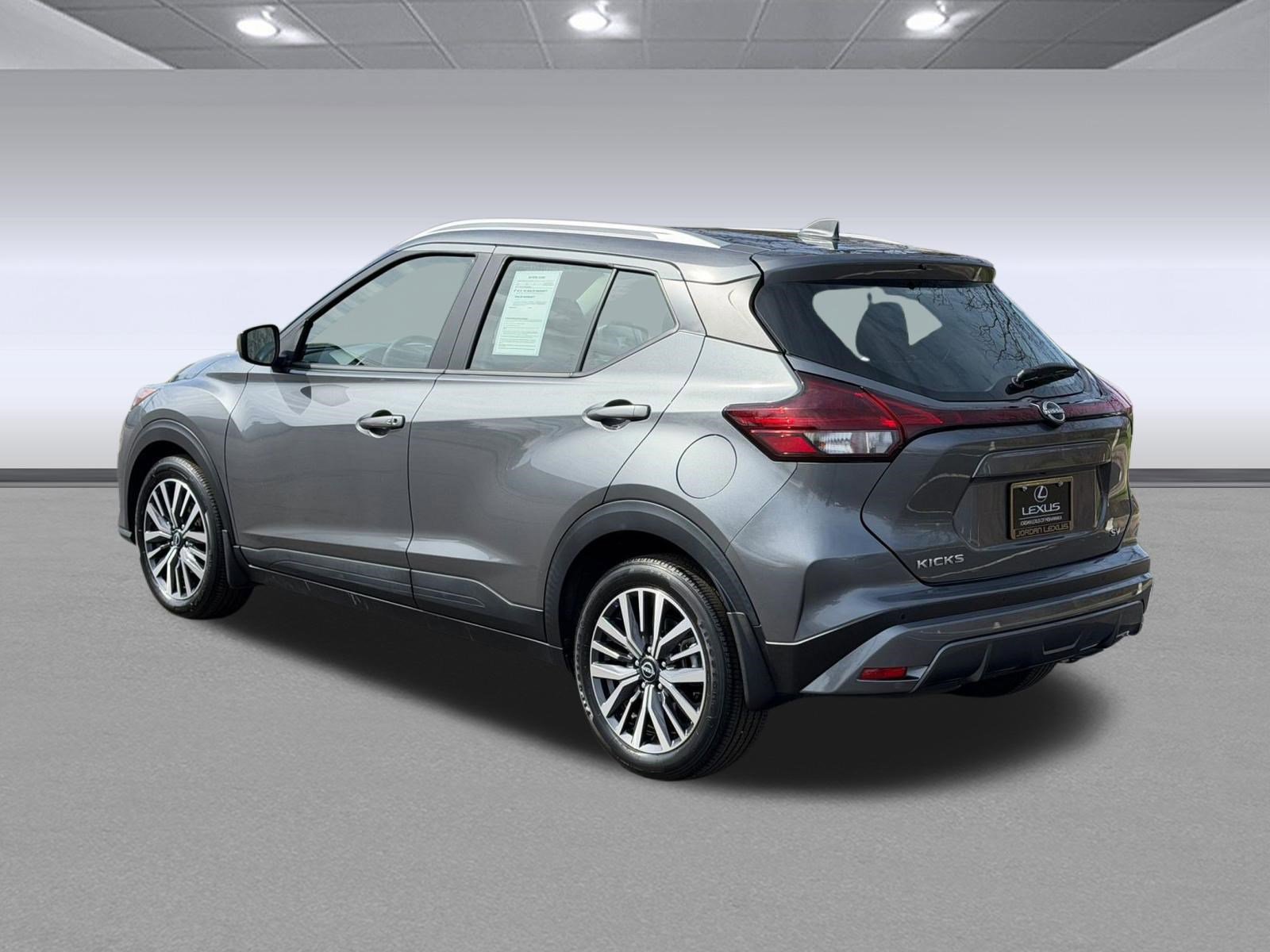 Used 2022 Nissan Kicks SV image 3