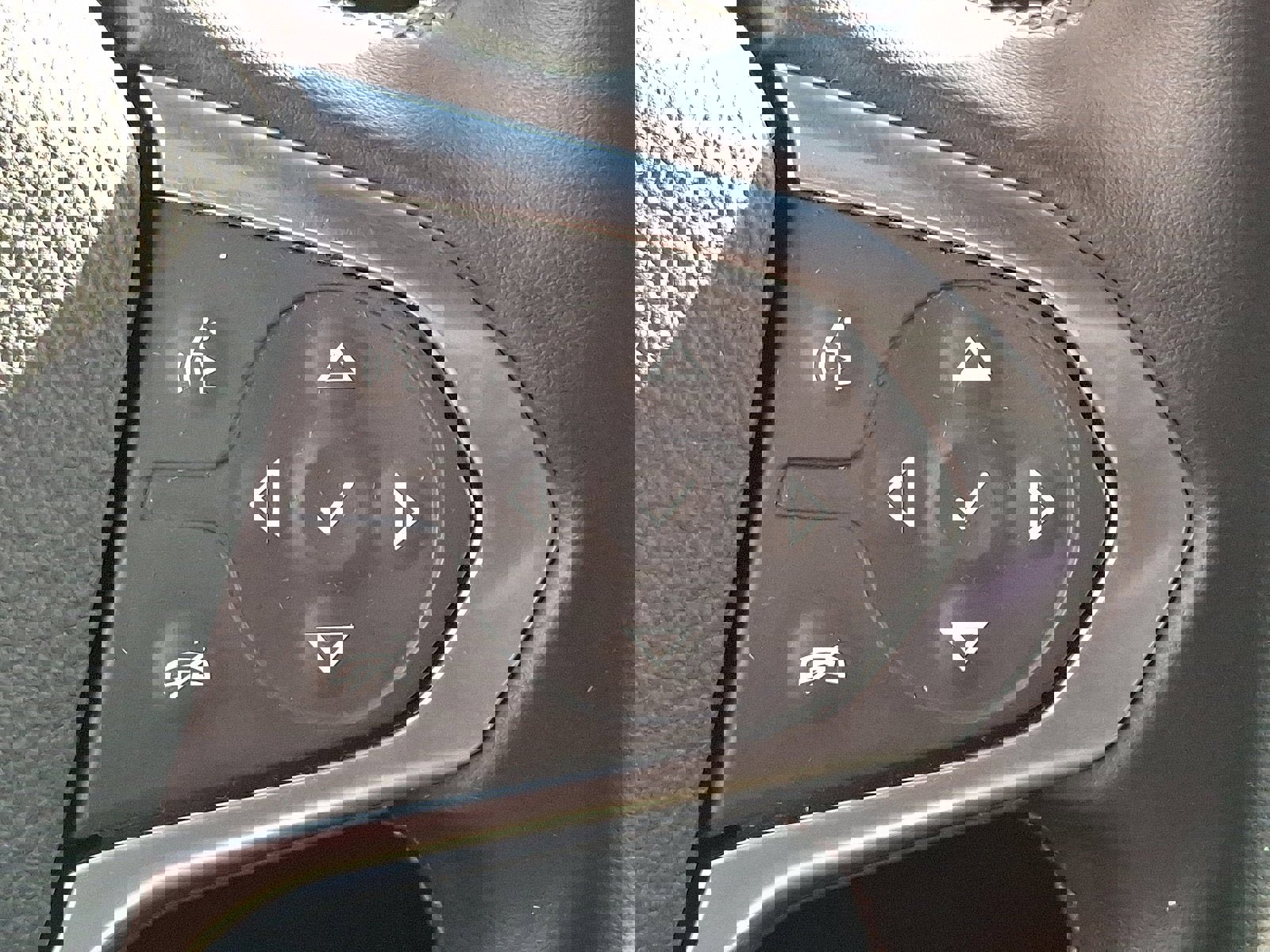 Used 2023 Chevrolet Traverse LT w/ Midnight/Sport Edition image 23